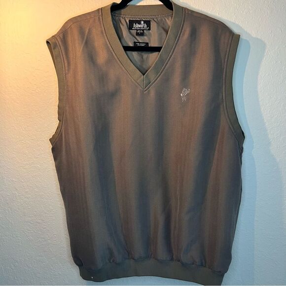 Ashworth golf vest 🏌️‍♂️ excellent condition 🏌️‍♂️ pockets 🏌️‍♂️ large - Picture 7 of 7
